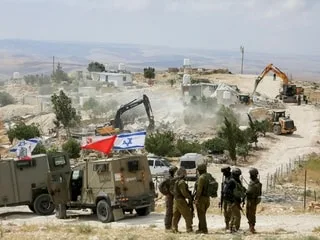Un maire français roué de coups : en Cisjordanie, des colons israéliens attaquent un convoi diplomatique européen