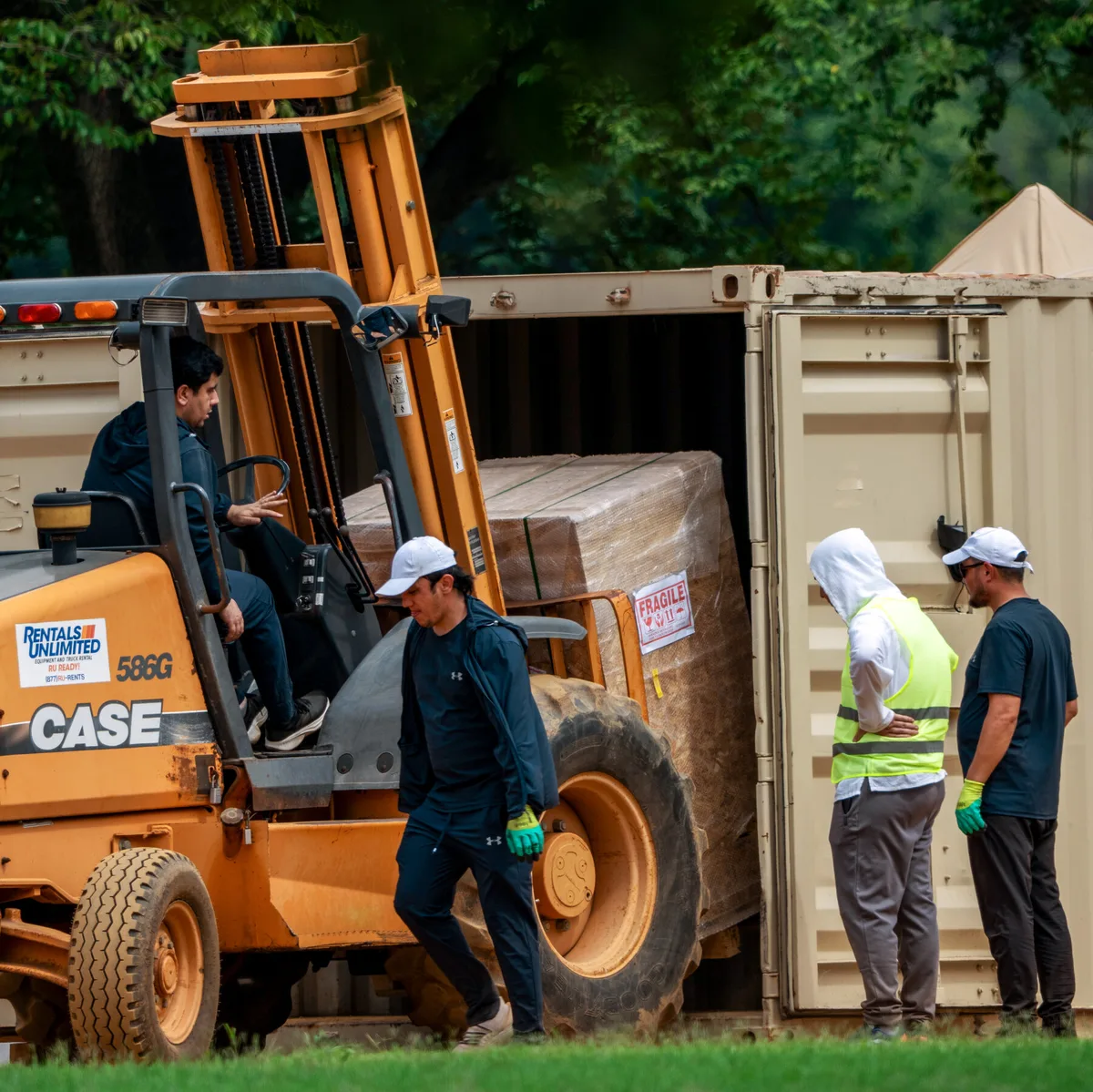 Gazebos From Uzbekistan: The Latest Foreign Gifts in Trump’s Washington