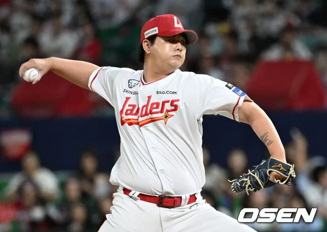SSG가 제대로 데려왔다! ‘21홀드→22홀드→19홀드’ 김민, KBO 역대 7명뿐인 대기록까지 -1