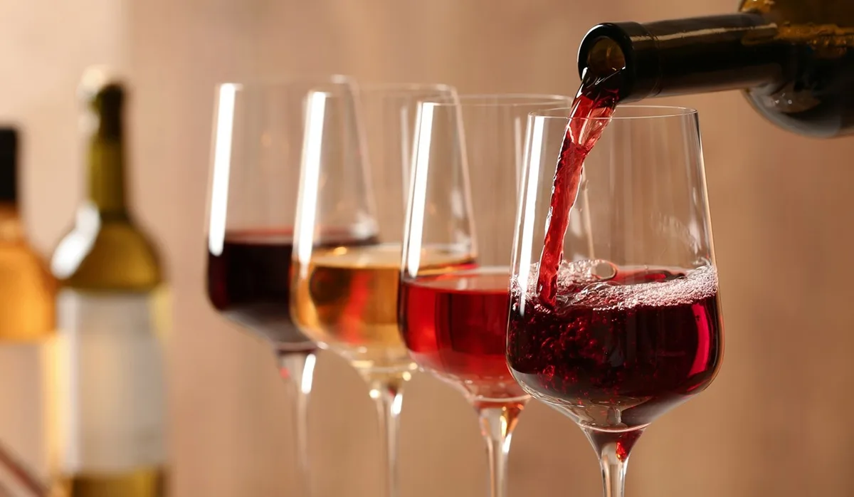 Qual é a diferença entre vinho tinto e branco?
