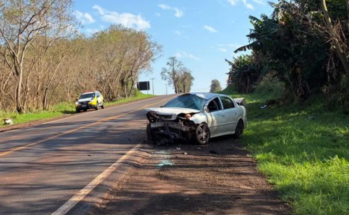 Sozinho na pista: motorista fica ferido em acidente na PR-182 e acaba no hospital no Paraná