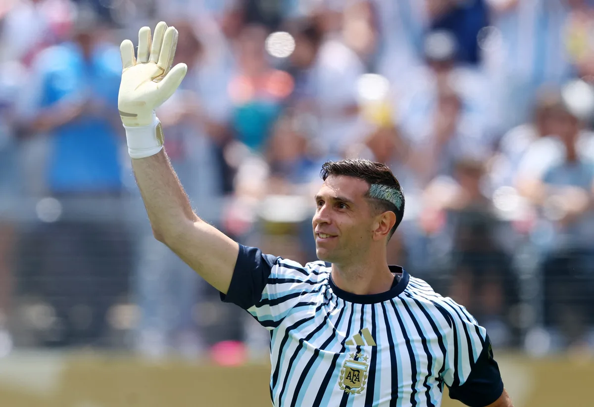 Juventus faz proposta por Dibu Martínez, goleiro campeão do mundo pela Argentina; veja valores