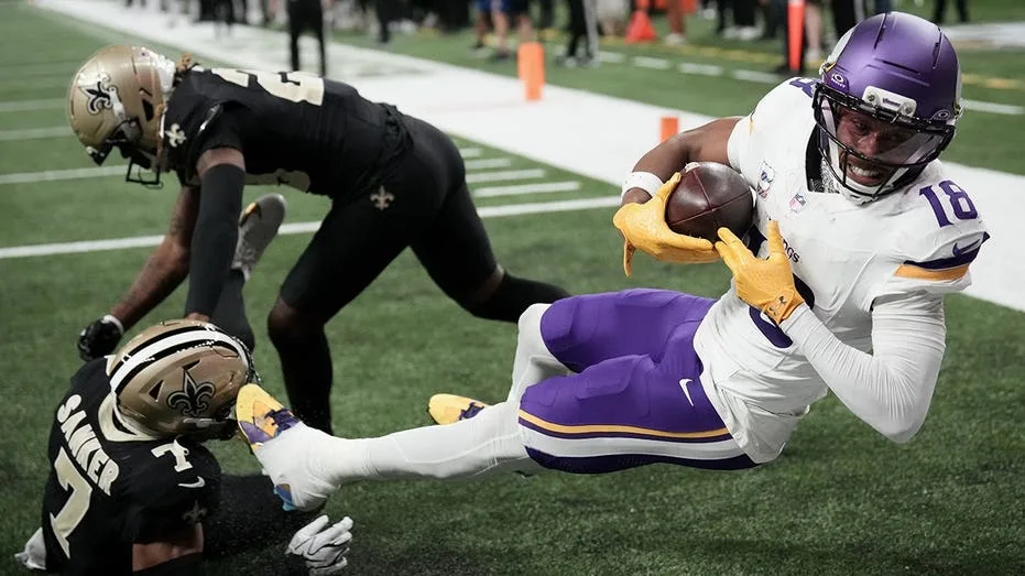 NFL stars go above and beyond to make incredible catches during Sunday's Week 5 action