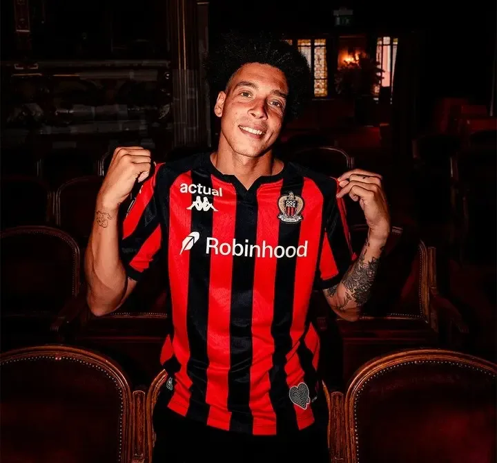 Meia belga Axel Witsel assina com o Nice