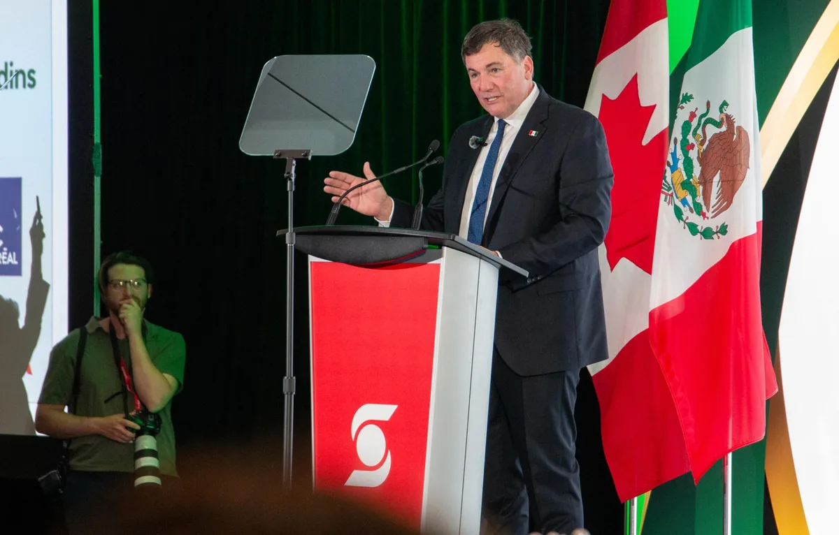Fracasan las negociaciones de EU con Canadá; entran en vigor aranceles del 50 %