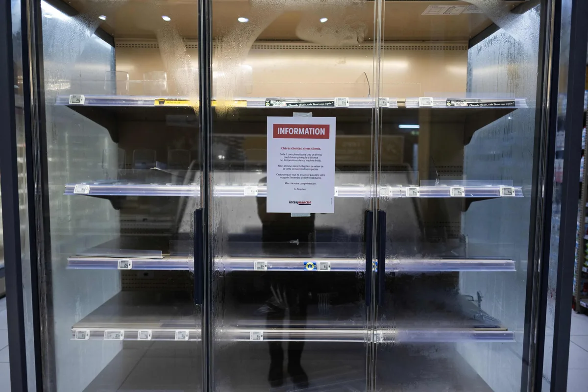 Alerta en Francia por un ciberataque masivo contra supermercados: heladeras a 50°, incendios y pérdida de comida