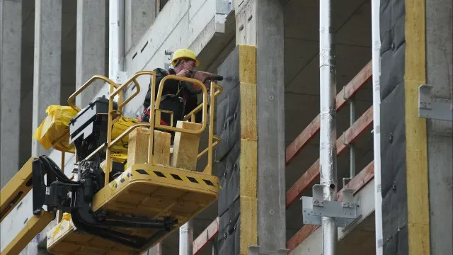 Concursos de obras públicas promovidos até agosto caem 30%