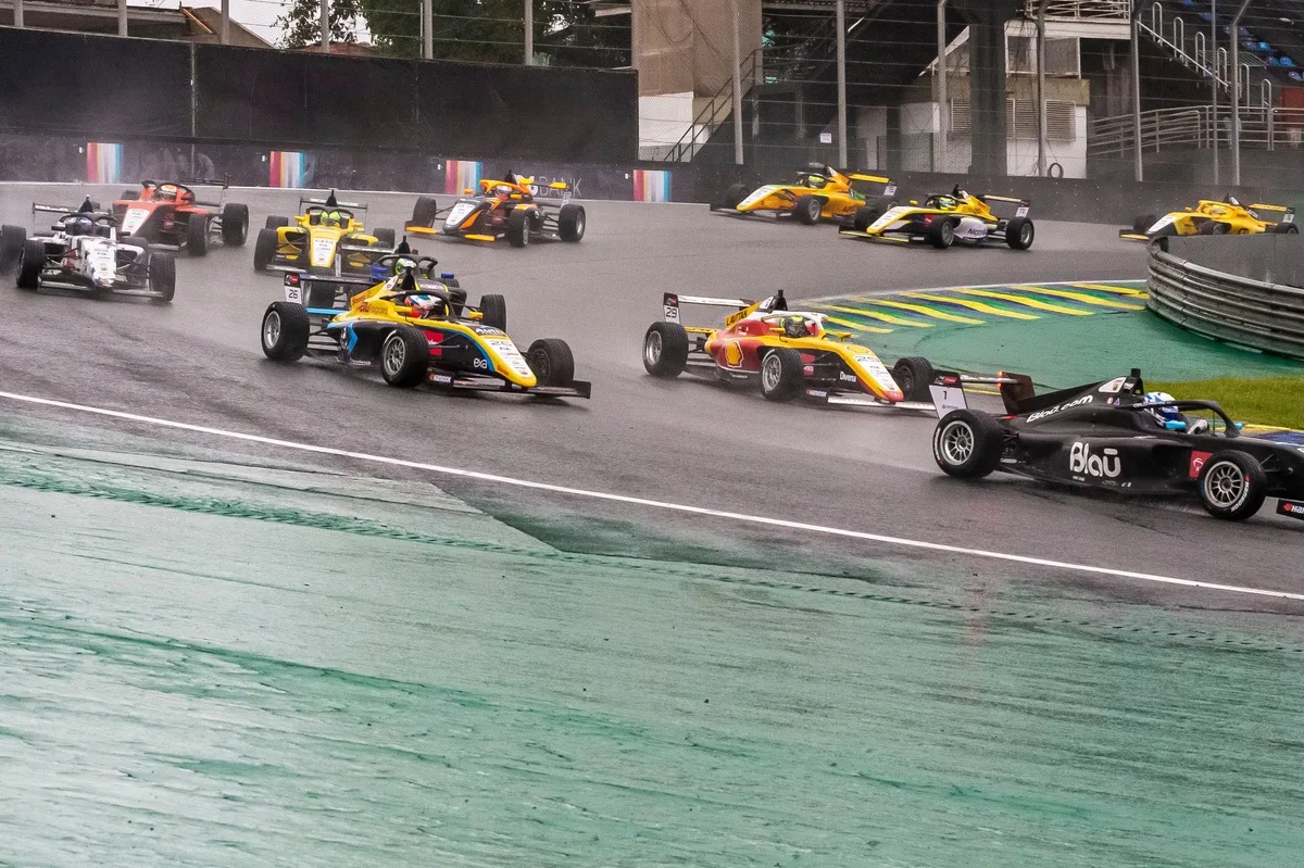 F4 Brasil estreia em Brasília com argentino na liderança