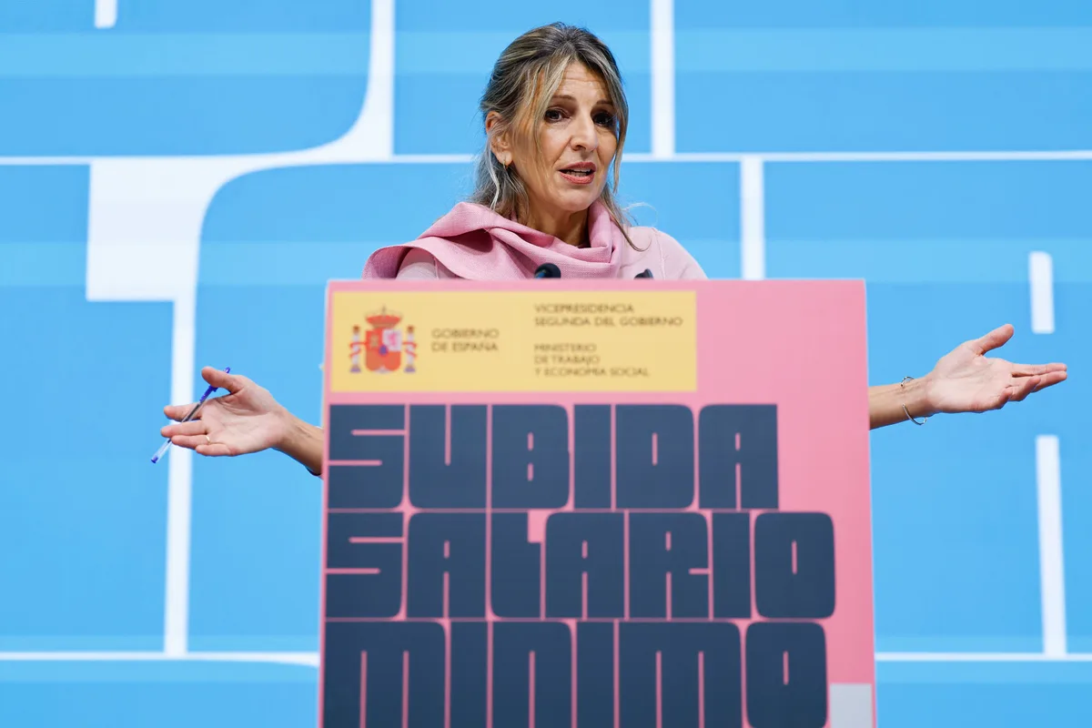 Díaz acota los plazos y da a los expertos hasta el puente de Todos los Santos para fijar la subida del SMI y aprobarla antes del 29-N
