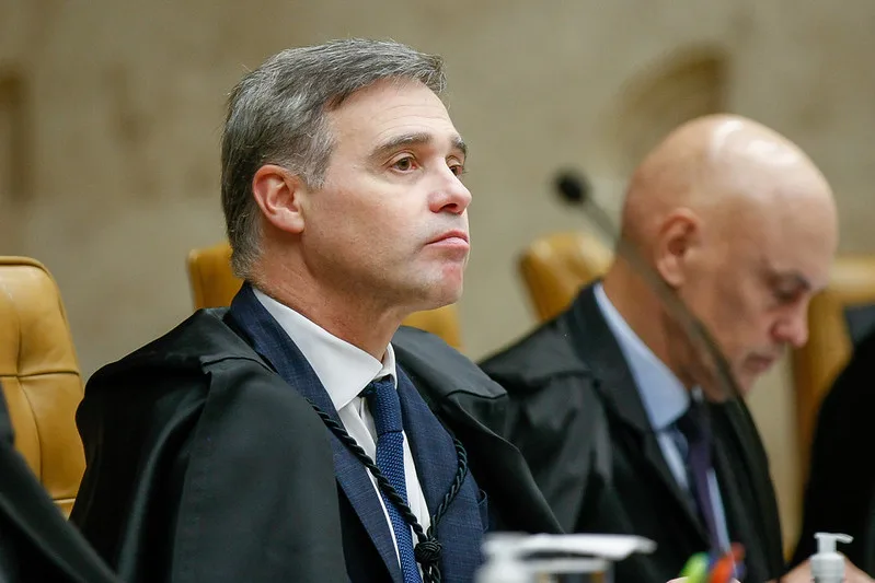 Mendonça nega ter usurpado competência do presidente ao afastar diretor-geral da PF