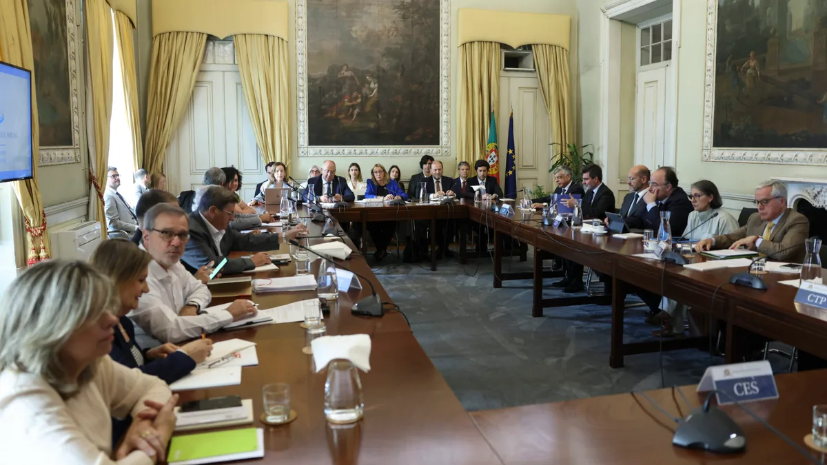 Salário mínimo de mil euros já em 2027? UGT defende, patrões afastam