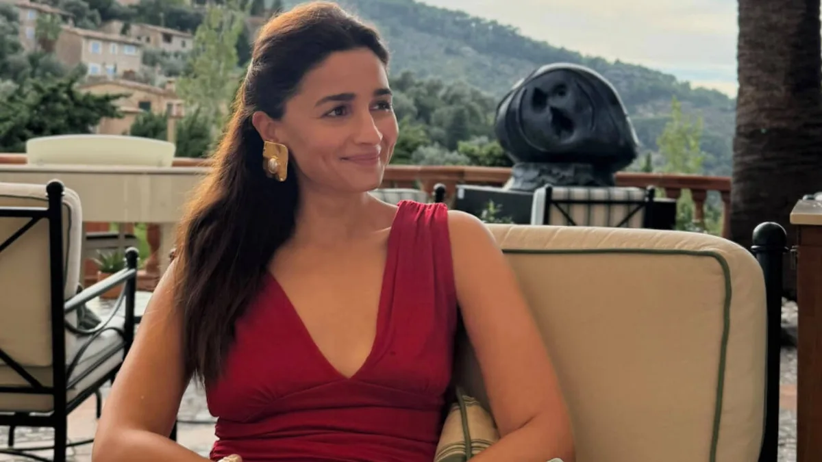 Alia drops vacay PICS, but her caption 'Our Jee Le Zara' steals the show