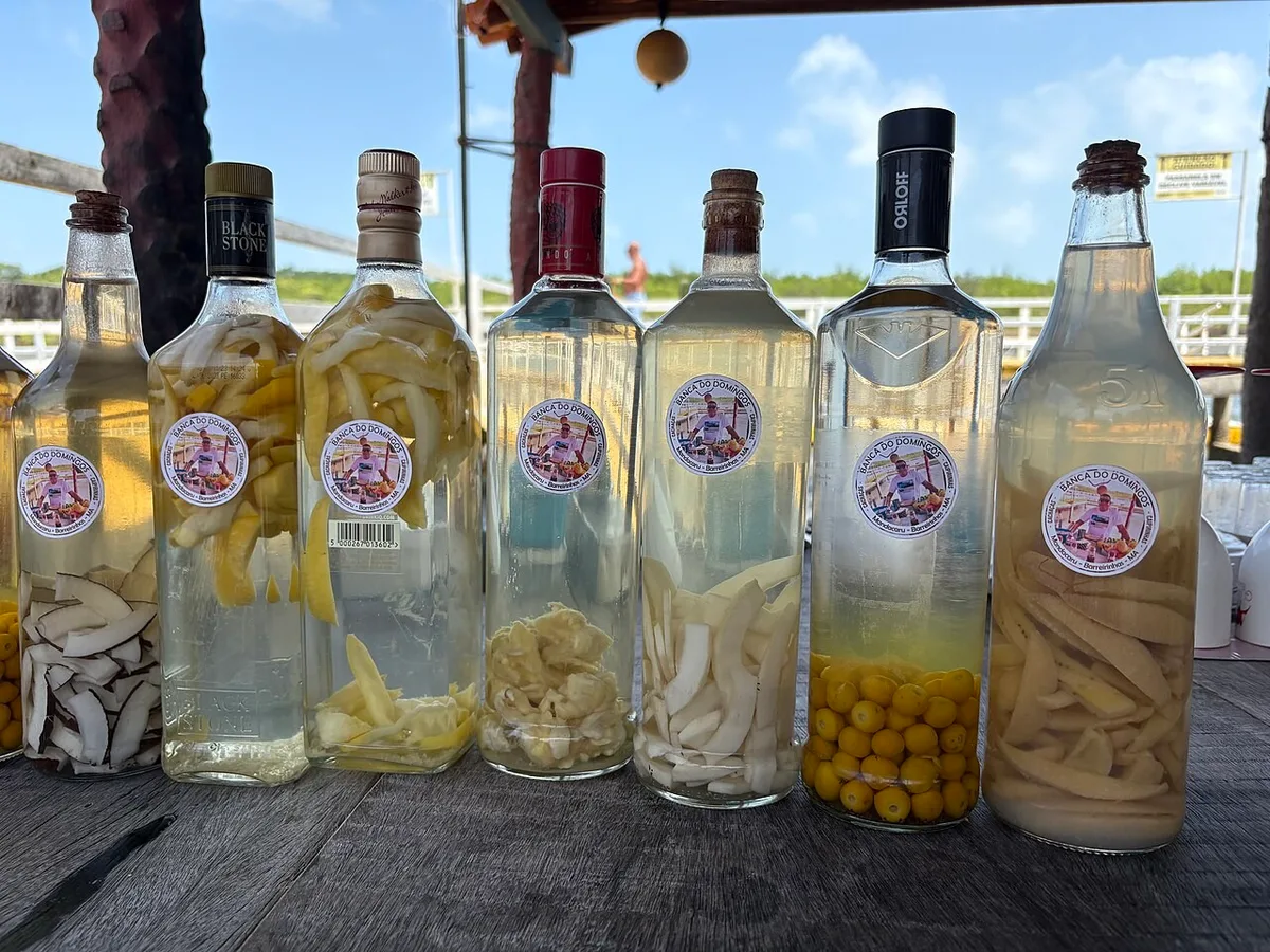 Brasil e cachaça: como a bebida símbolo do país acompanha nossa história desde os tempos coloniais