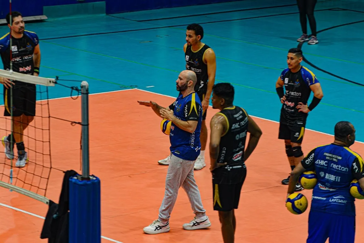 Bacilieri projeta evolução do Vôlei Itaquá no Paulista e mira vaga na semifinal