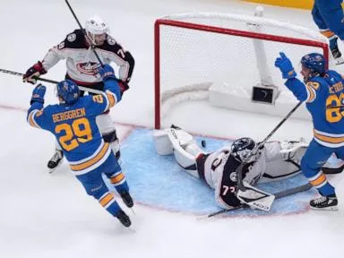 Snuggerud, Holloway lift Blues to 5-3 victory over Blue Jackets