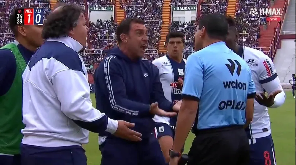 Alianza Lima y su desesperado reclamo tras gol de Melgar: polémica por dos pelotas en el campo durante la anotación
