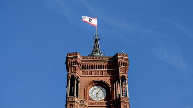 Wahl in Berlin: Wahlbeteiligung in Berlin am Mittag höher als 2023