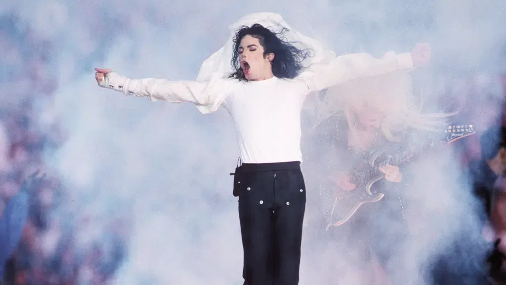 Show histórico de Michael Jackson no Super Bowl ganhará documentário pela Disney