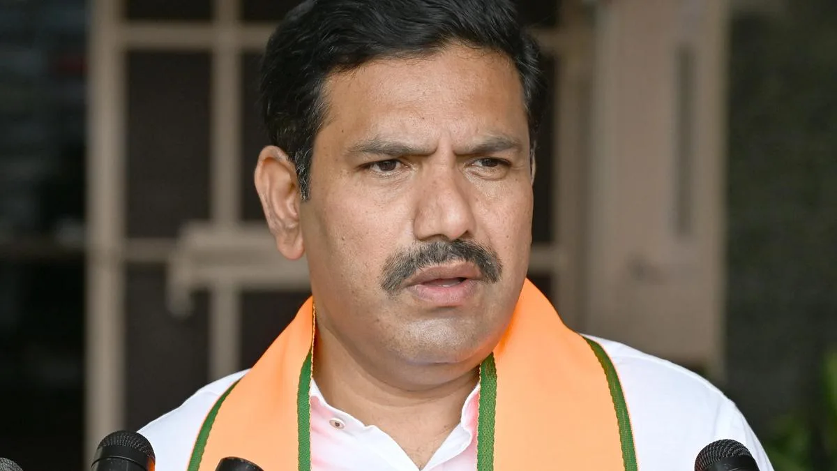 Congress government is releasing water to Telangana for political reasons, says BYV