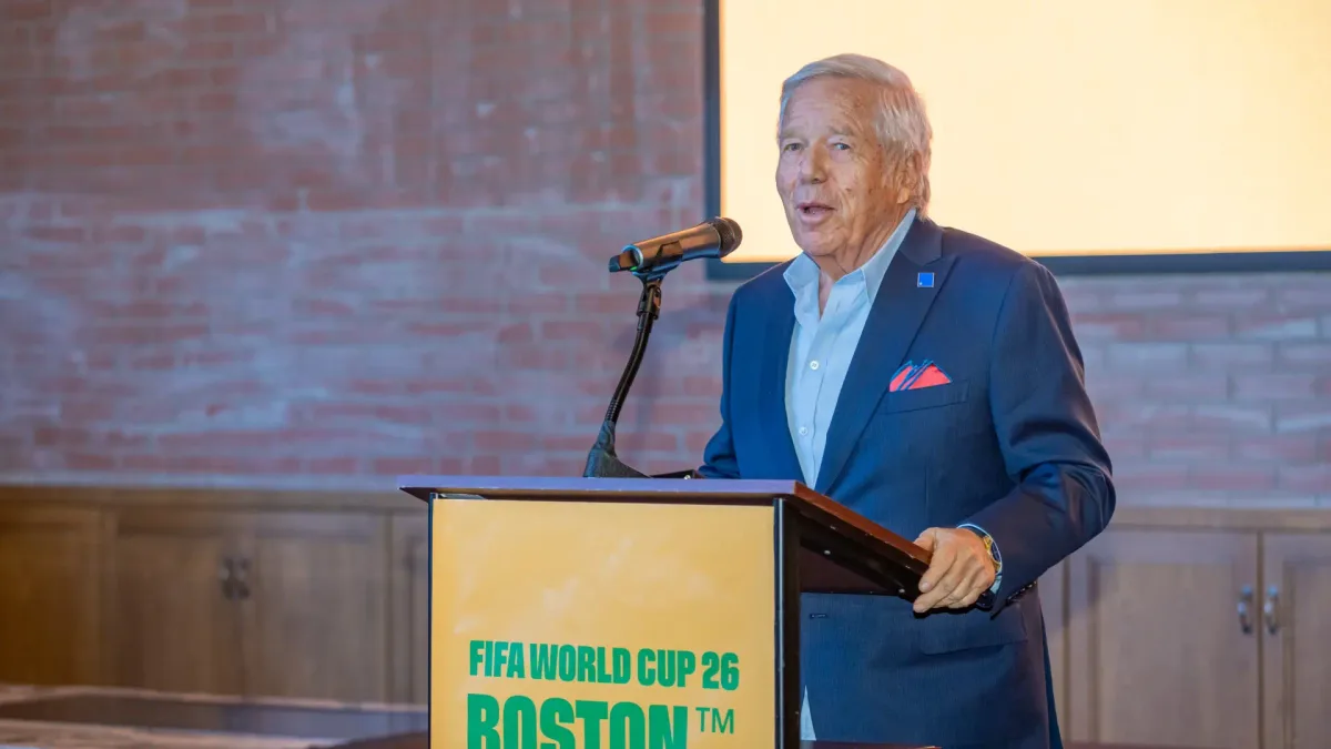 Quién es Robert Kraft, el multimillonario y dueño del 'Gillette Stadium' que está detrás de la polémica que sacude a Ed Sheeran