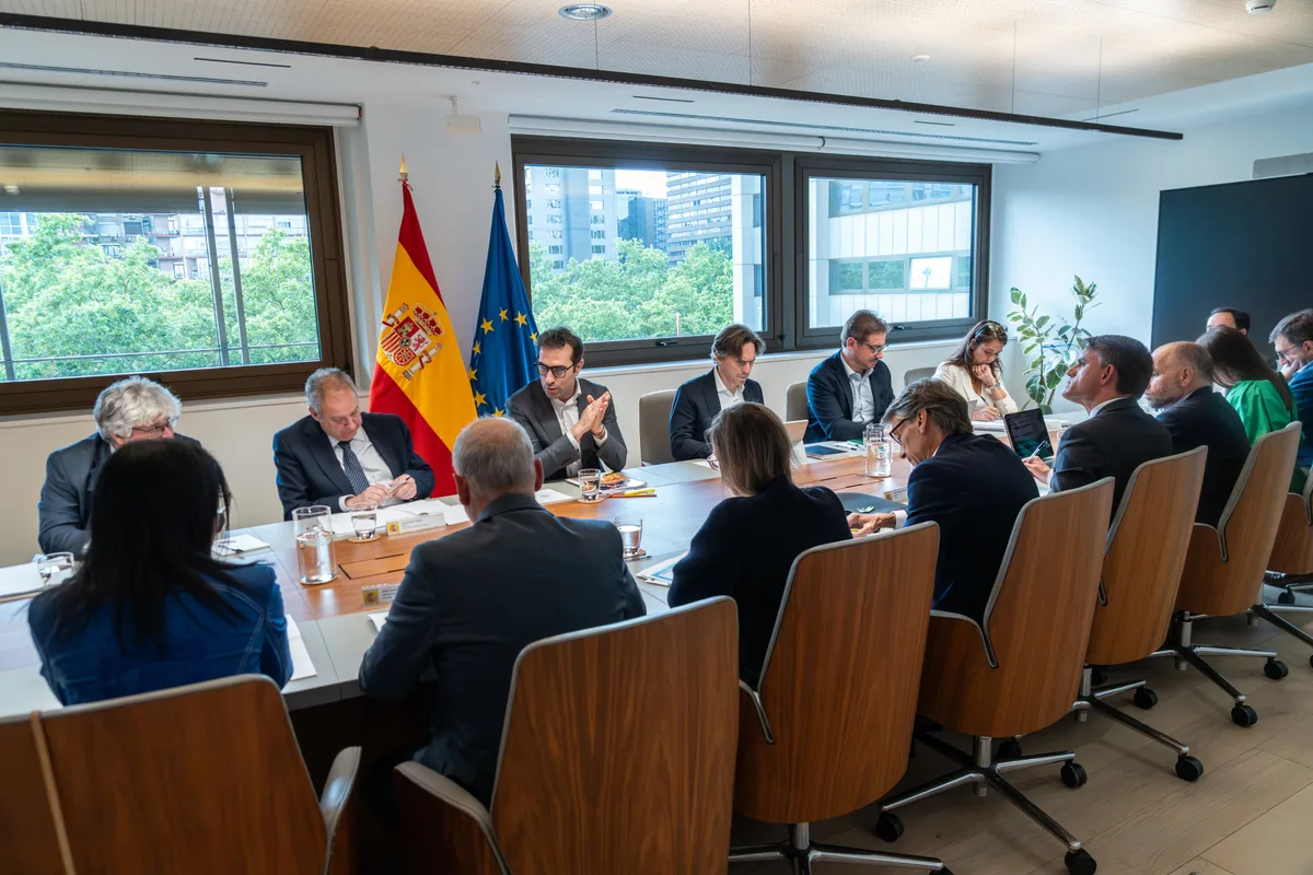 La gran industria alerta al Gobierno de paradas de sus fábricas este otoño por los altos precios de la energía
