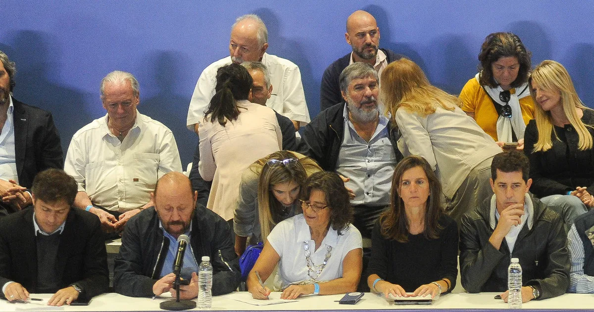 Desde plantar candidatos a ir a la Corte contra una re-reelección: el peronismo sube la presión a los gobernadores por las PASO