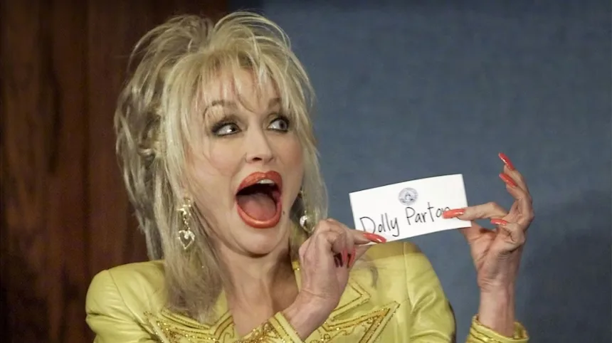 La impresionante fortuna de Dolly Parton: cómo saltó de la pobreza extrema a la fama mundial