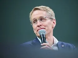 "Tatsächlich echt ein Problem": Daniel Günther spricht über Sex auf dem Bärenfell