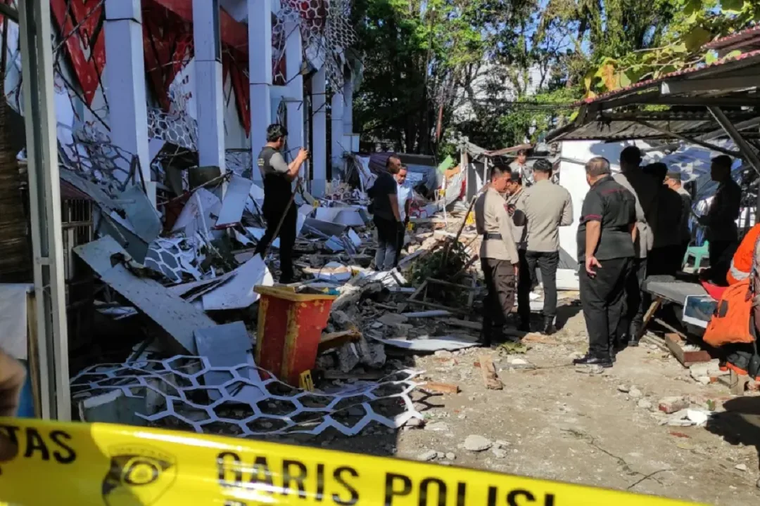 Suben a 47 los muertos tras un terremoto de magnitud 7,7 en Indonesia