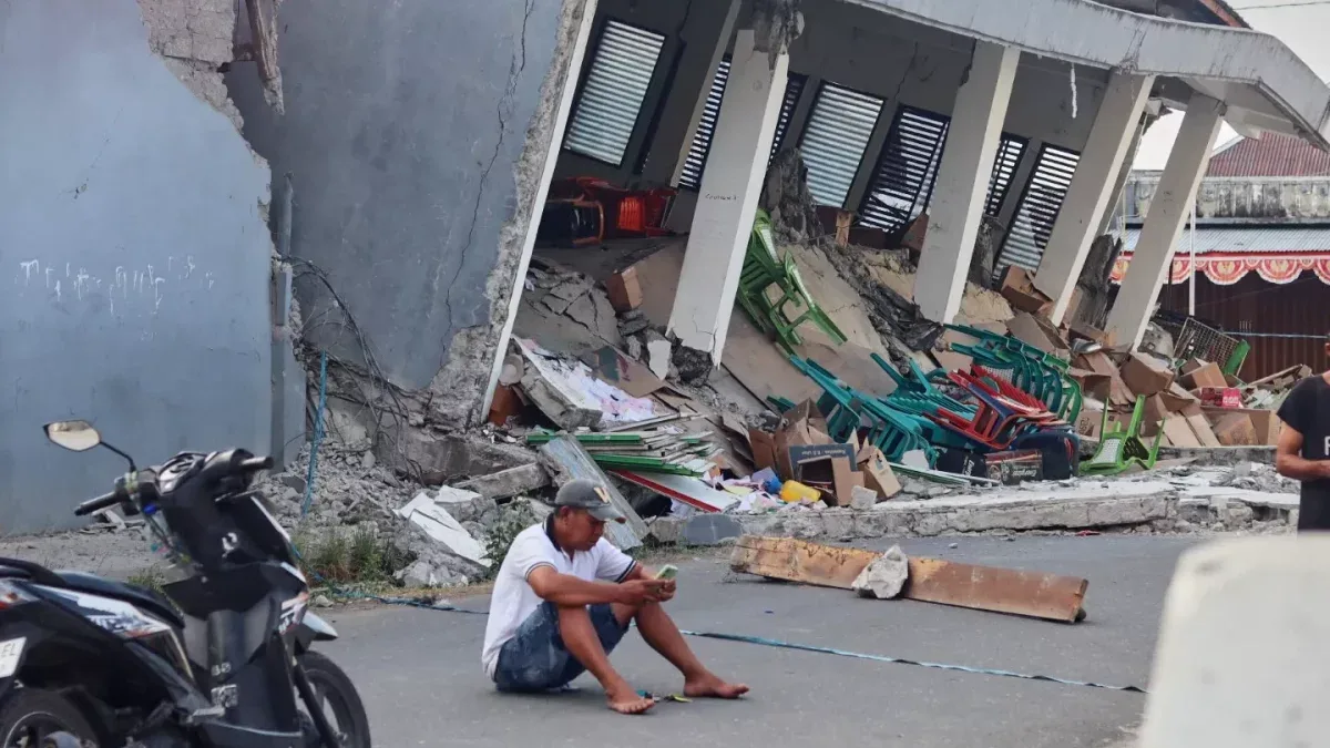 Asciende a 68 la cifra de muertos tras terremoto en Indonesia