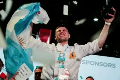 Creció juntando cartón en Barracas, empezó como repartidor y terminó consagrándose campeón mundial de la pizza