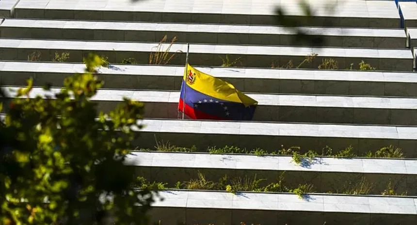 Detuvieron a exfuncionario de embajada venezolana en España con sustancias ilícitas, se presentaba como diplomático