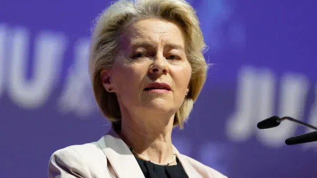 Rússia ataca civis por estar "a perder a guerra", afirma Von der Leyen