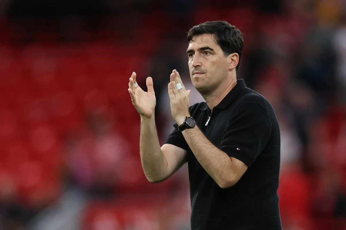 Andoni Iraola pede reforços para o ataque do Liverpool