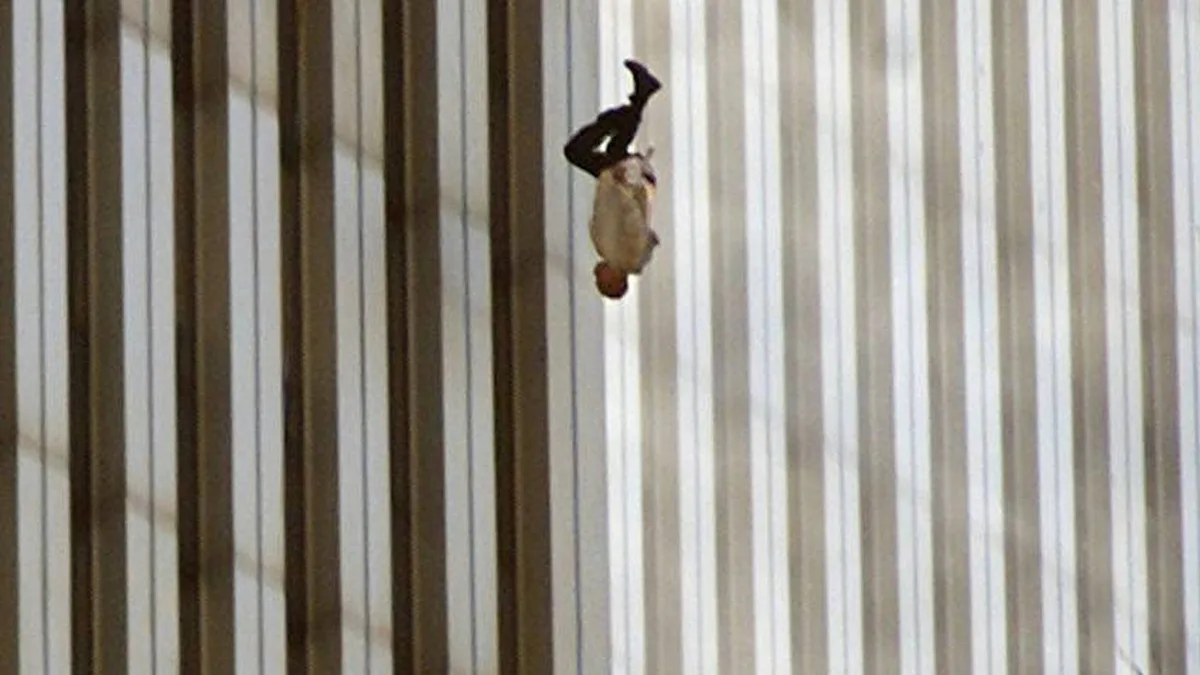 'Falling Man': 25 anos depois da fotografia icónica, o mistério mantém-se