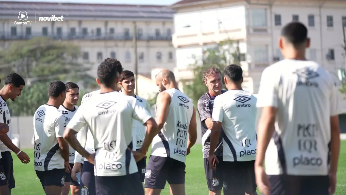 Santos treina no CT Rei Pelé antes da viagem para o Equador