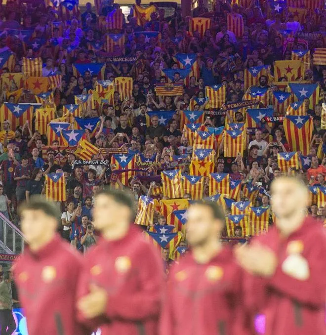 Junts denuncia a LaLiga ante la CNMC y pide investigar si se "censuraron" las esteladas durante la retransmisión del Barça-Athletic
