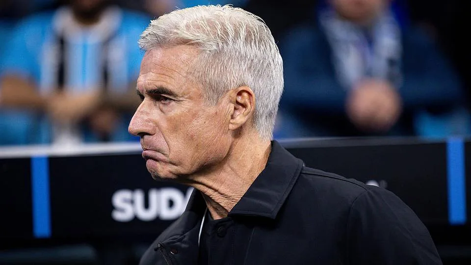 Luís Castro despedido do Grêmio e substituído por antigo jogador do Benfica