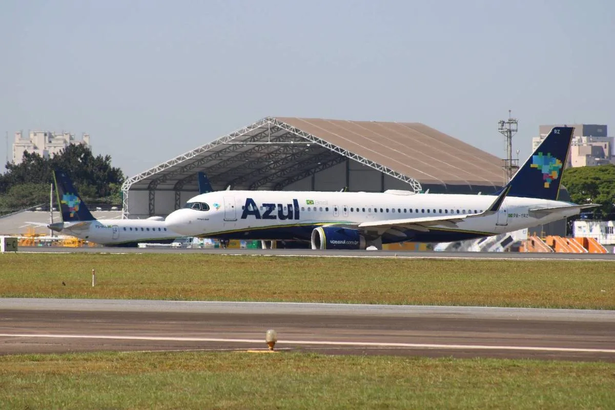 Azul reverte lucro e encerra 2º tri com prejuízo de R$ 1 bilhão após alta dos combustíveis