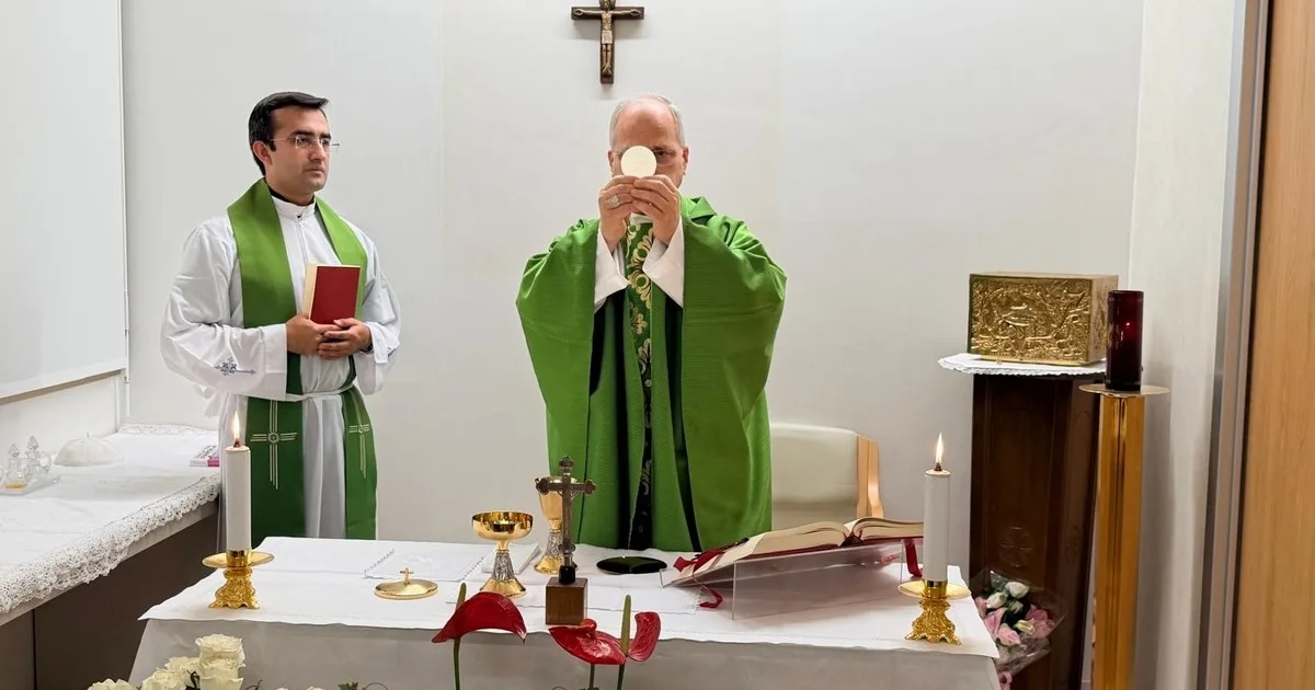 Se conocieron las primeras fotos del papa León XIV tras su operación y difundieron un nuevo parte médico: "Mejoría constante"