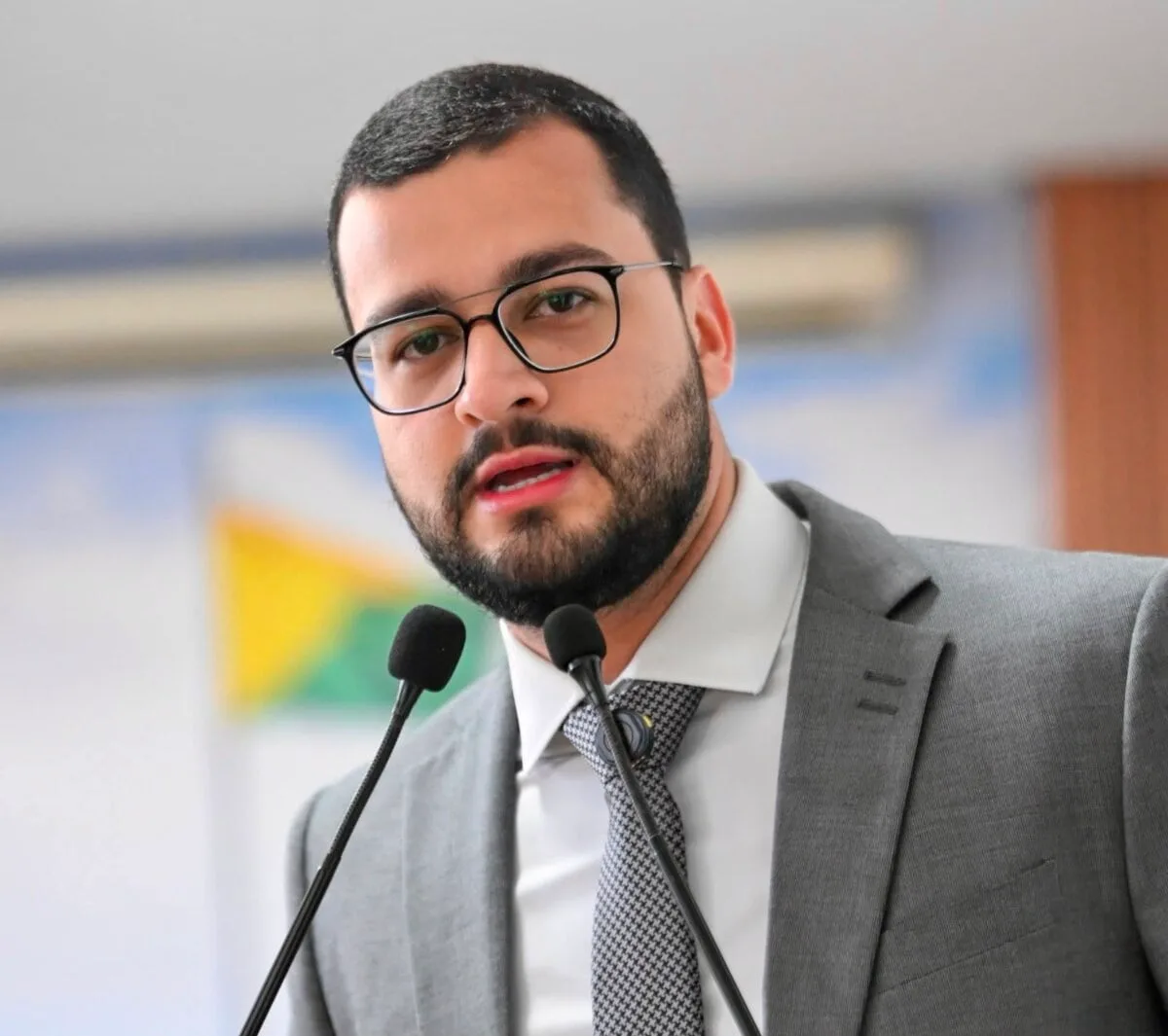 Matheus Paiva cobra melhorias para o bairro Rosalinda na Câmara