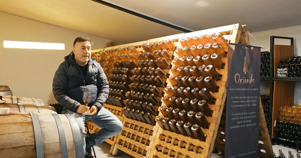 El enólogo que puso a la Patagonia en una botella: creó una sidra de hielo, un espumante de pétalos de tulipán y prepara uno de frambuesas para una chocolatería top de Bariloche