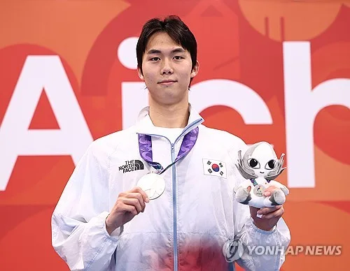 [아시안게임] 자유형 800ｍ '깜짝 은' 김준우 "우민이 형과 약속 지켜 기뻐"