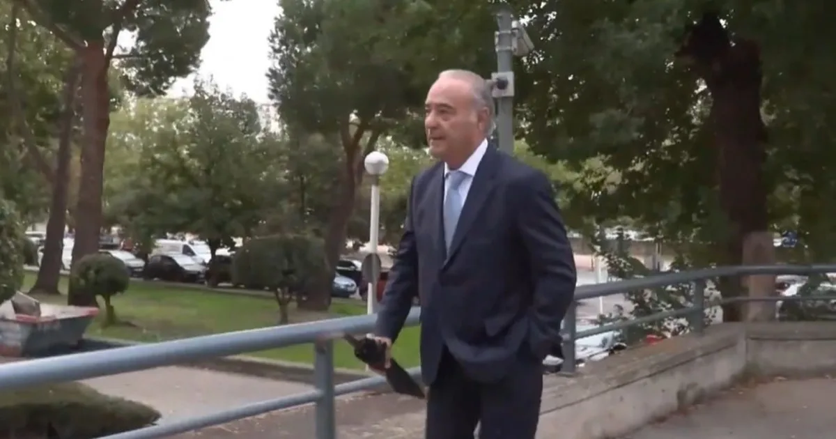 Por qué Carlos, el hermano de Julio Iglesias, fue condenado a 6 meses de prisión y a pagar 30 millones de euros
