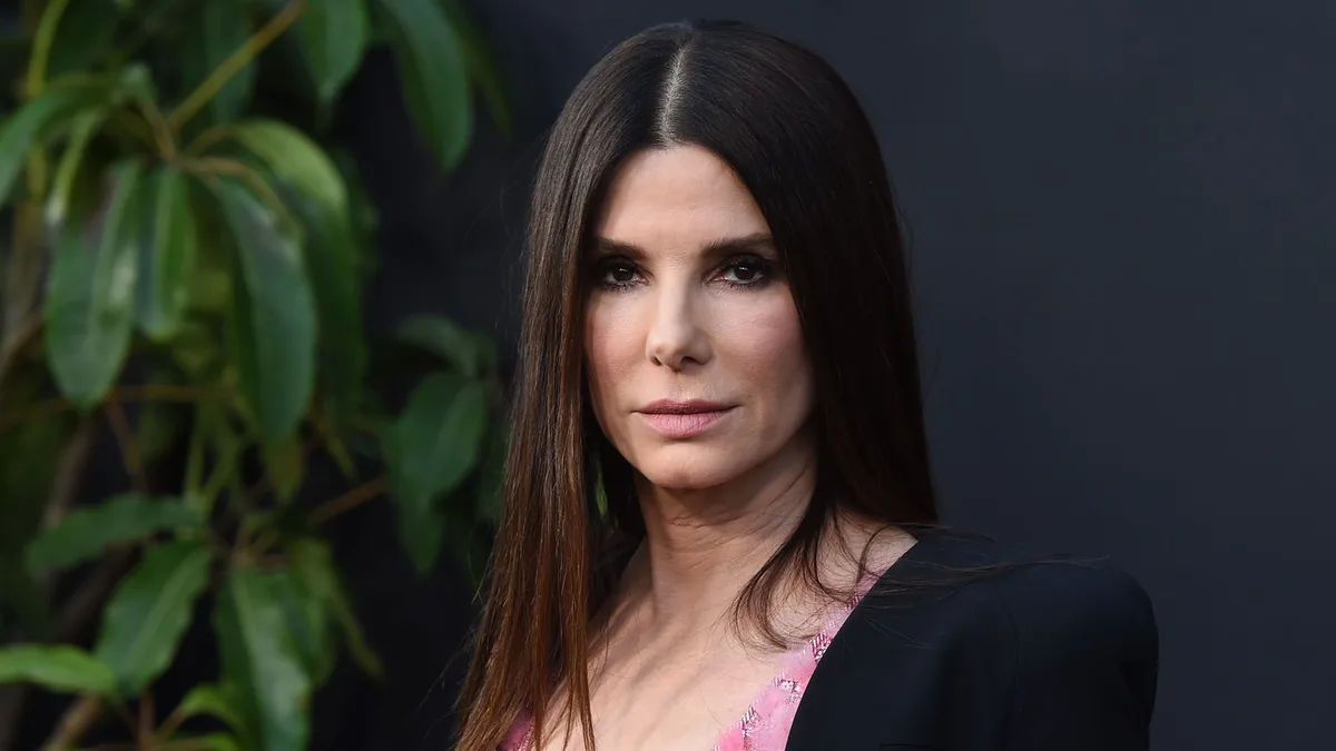 Sandra Bullock cuenta por primera vez cómo comunicó a sus hijos el diagnóstico de ELA de su pareja, Bryan Randall