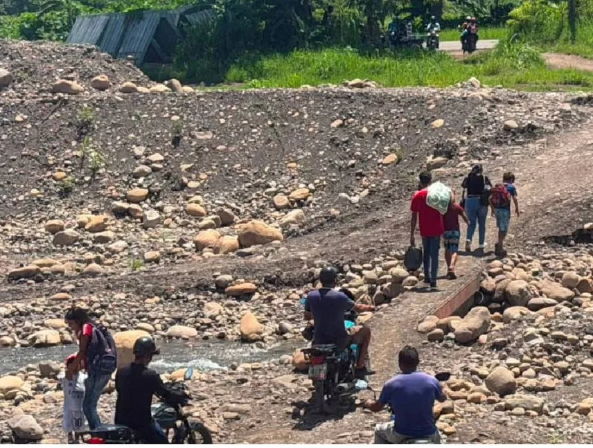 Miles de familias afectadas por colapso de puente en Sucre
