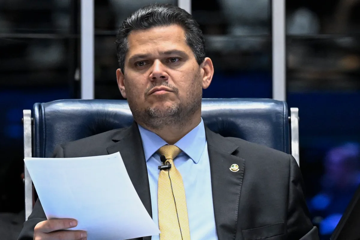 'Isso não é normal', diz Alcolumbre sobre os 109 pedidos de impeachment contra ministro do STF
