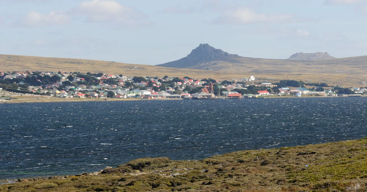 Un funcionario de Milei se cruzó con una ministra inglesa por una celebración británica en las Malvinas: "Hasta en eso mienten"