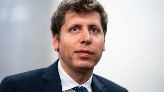 Sam Altman confirmó que OpenAI desarrollará su propio robot humanoide