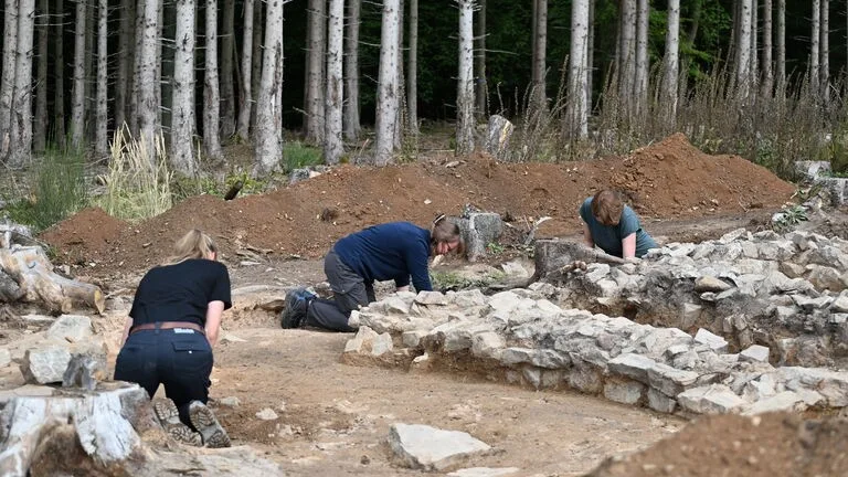Templo romano a Marte, deus da guerra, é achado escondido sob floresta; vídeo